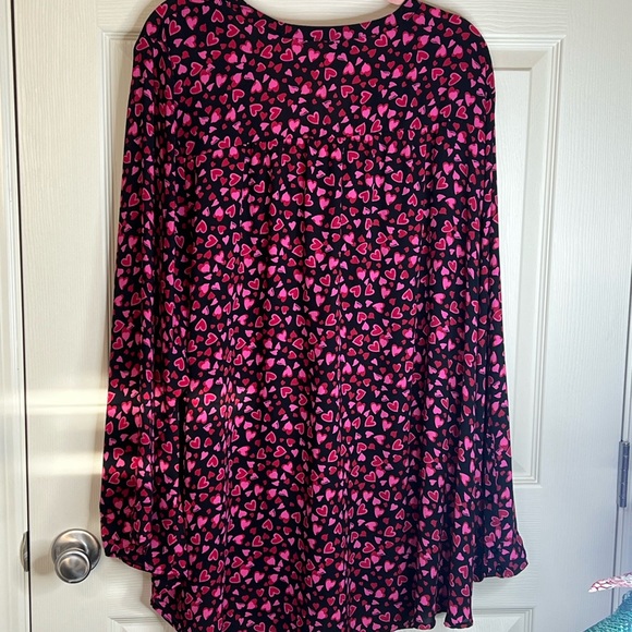 Torrid Heart Patterned Shirt size 4X - Picture 3 of 3